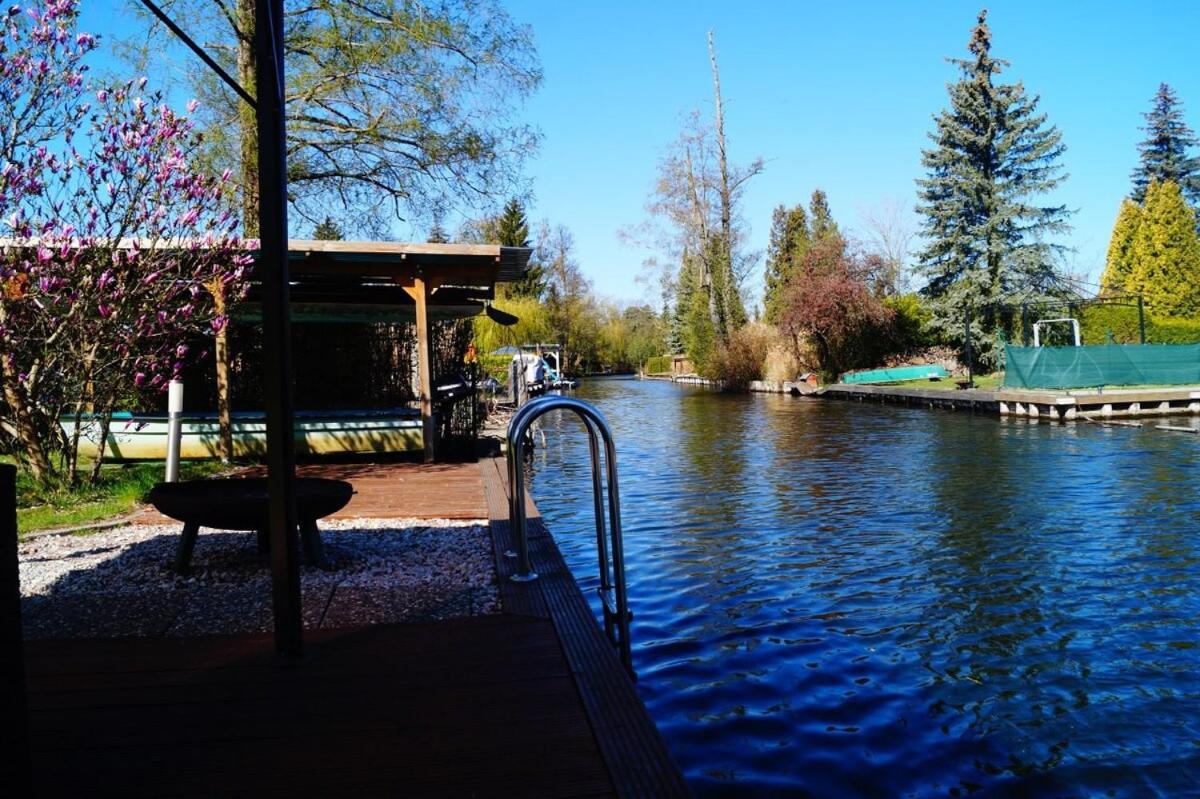 Ferienhaeuschen Direkt Am Wasser Inklusive 2 Boote Holiday home Berlin