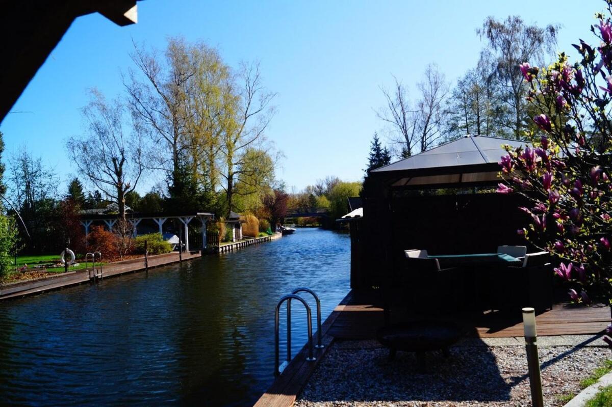 Ferienhaeuschen Direkt Am Wasser Inklusive 2 Boote Vakantiehuis *